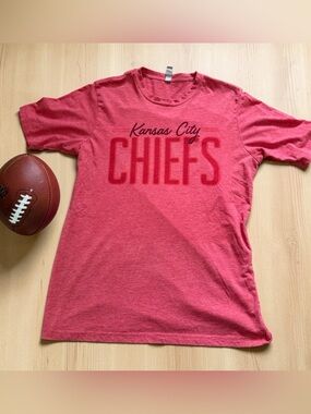 Kansas City Chiefs Red Graphic T-Shirt Next Level Size M NFL Football Tee
